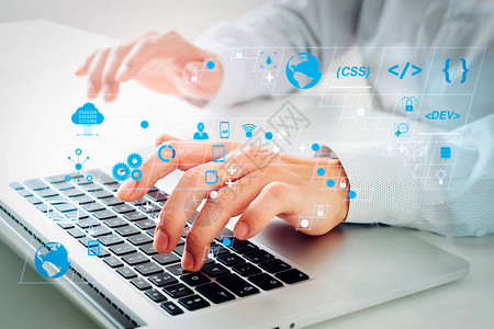 編碼軟件開發(fā)人員利用AR與虛擬現(xiàn)實(shí)技術(shù)提升敏捷開發(fā)和網(wǎng)絡(luò)安全性